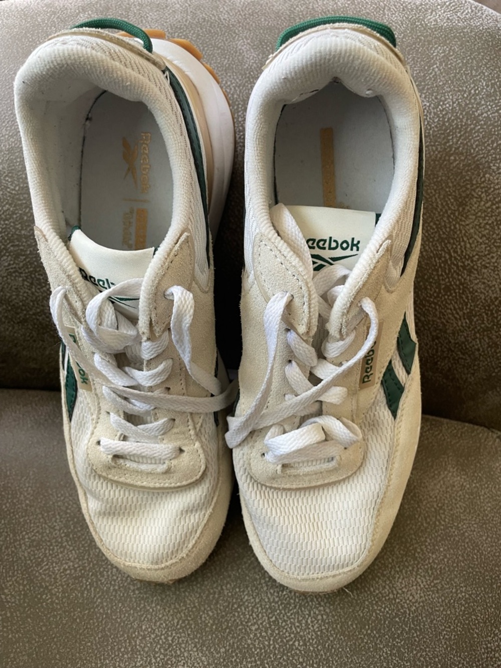 Reebok women’s sneaker shoes - Picture 2 of 4